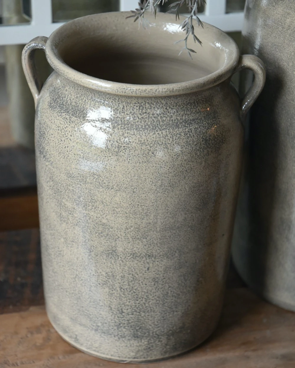 Grote pot kruik met oren klei grijs, IB Laursen Grote Pot Kruik Met Oren Klei Grijs, IB Laursen -Mode-Woondecoratiewinkel grote pot kruik met oren klei grijs ib laursen