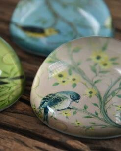 Halve Bol Van Glas Met Vogels In Pastel -Mode-Woondecoratiewinkel halve bol van glas met vogels in pastel 2