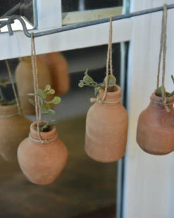 Handgemaakte Aardewerk Flesjes Met Ophang Touw Set Van 3, IB Laursen -Mode-Woondecoratiewinkel handgemaakte aardewerk flesjes met ophang touw set van 3 ib laursen 3