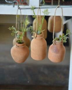 Handgemaakte Aardewerk Flesjes Met Ophang Touw Set Van 3, IB Laursen -Mode-Woondecoratiewinkel handgemaakte aardewerk flesjes met ophang touw set van 3 ib laursen 5