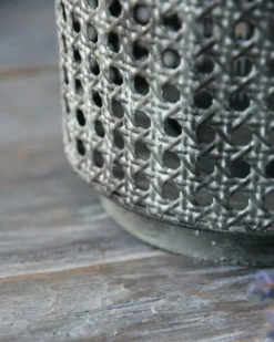 Hoge Lantaarn Van Metaal Met Gaatjes Patroon En Hengsel -Mode-Woondecoratiewinkel hoge lantaarn van metaal met gaatjes patroon en hengsel 2