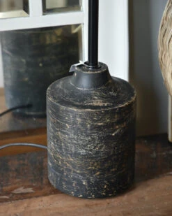 Houten Lampenvoet In Antiek Zwart -Mode-Woondecoratiewinkel houten lampenvoet in antiek zwart 1