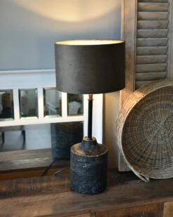 Houten Lampenvoet In Antiek Zwart -Mode-Woondecoratiewinkel houten lampenvoet in antiek zwart 4