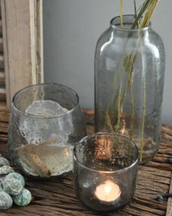 Iets Bolle Glazen Vaas Met Bubbels, Zilvermetaal En Grijze Gloed -Mode-Woondecoratiewinkel iets bolle glazen vaas met bubbels zilvermetaal en grijze gloed 2