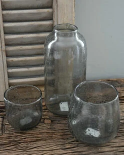 Iets Bolle Glazen Vaas Met Bubbels, Zilvermetaal En Grijze Gloed -Mode-Woondecoratiewinkel iets bolle glazen vaas met bubbels zilvermetaal en grijze gloed 5