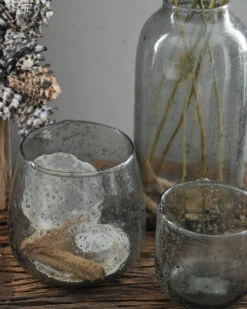 Iets Bolle Glazen Vaas Met Bubbels, Zilvermetaal En Grijze Gloed -Mode-Woondecoratiewinkel iets bolle glazen vaas met bubbels zilvermetaal en grijze gloed 6