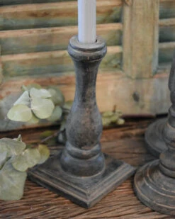 Kandelaar Met Vierkante Voet Van Be-Uniq -Mode-Woondecoratiewinkel kandelaar met vierkante voet van be uniq 3