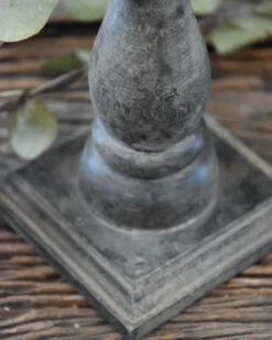 Kandelaar Met Vierkante Voet Van Be-Uniq -Mode-Woondecoratiewinkel kandelaar met vierkante voet van be uniq 7