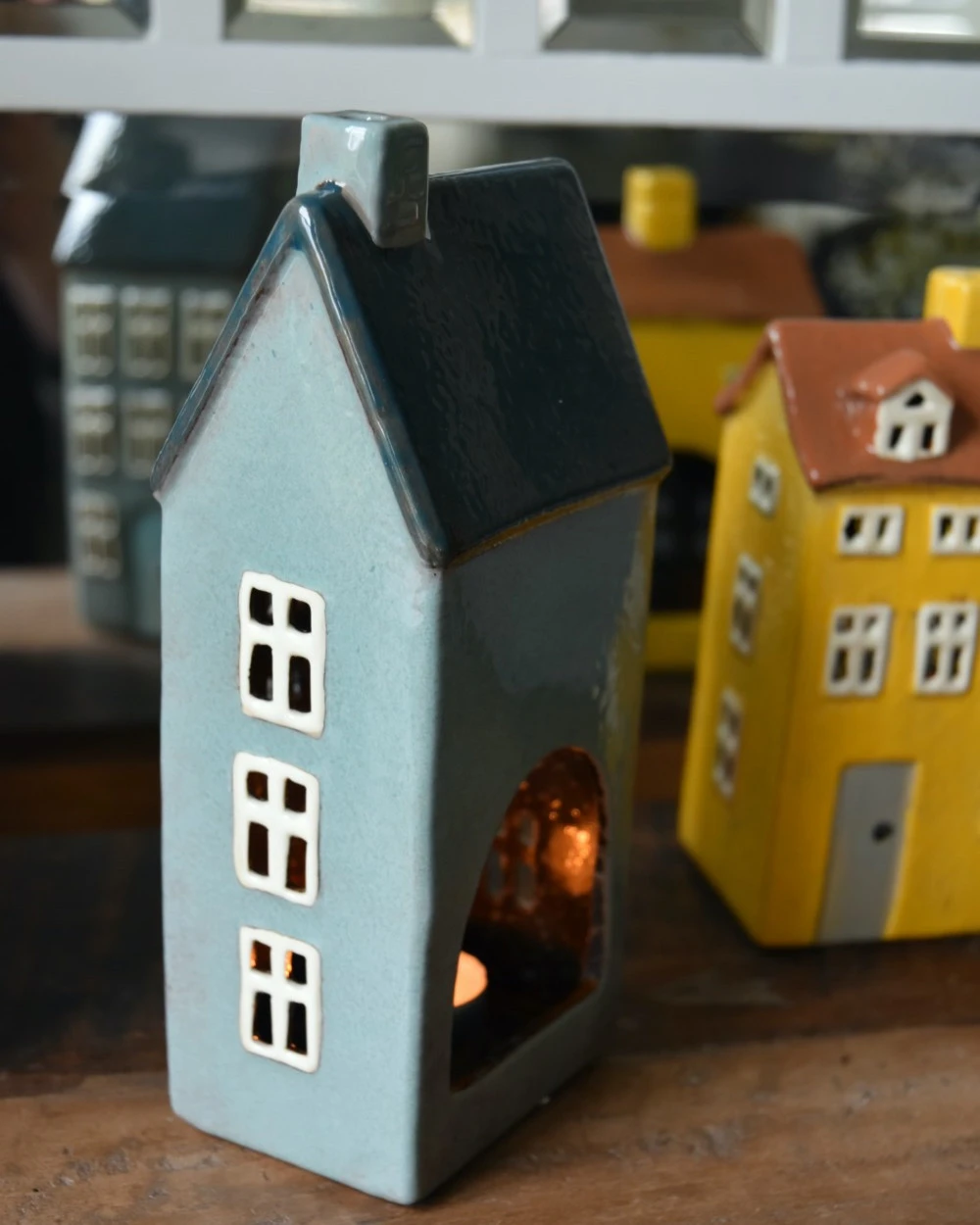 Keramiek theelicht huis Nyhavn in zee blauw, IB Laursen Keramiek Theelicht Huis Nyhavn In Zee Blauw, IB Laursen -Mode-Woondecoratiewinkel keramiek theelicht pakhuis nyhavn in zee blauw ib laursen 3
