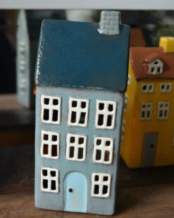 Keramiek Theelicht Huis Nyhavn In Zee Blauw, IB Laursen 8 Keramiek Theelicht Huis Nyhavn In Zee Blauw, IB Laursen -Mode-Woondecoratiewinkel keramiek theelicht pakhuis nyhavn in zee blauw ib laursen 6