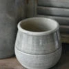 Klei Grijze Pot Iets Bol Met Gewerkte Onderrand, IB Laursen -Mode-Woondecoratiewinkel klei grijze pot iets bol met gewerkte onderrand ib laursen