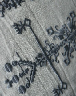 Kussen Hoes Linnenlook Met Grijs Borduursel, IB Laursen 8 Kussen Hoes Linnenlook Met Grijs Borduursel, IB Laursen -Mode-Woondecoratiewinkel kussenhoes linnenlook met grijs borduursel ib laursen 6