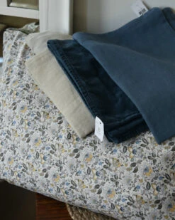 Kussenhoes Rechthoekig Gebloemd Met Zacht Geel, Blauw En Kleikleur, IB Laursen -Mode-Woondecoratiewinkel kussenhoes rechthoekig gebloemd met zacht geel blauw en kleikleur ib laursen 7