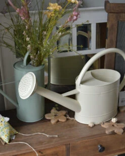 Metalen Gieter In Cream Met Sproeikop 5 Ltr, IB Laursen 3 Metalen Gieter In Cream Met Sproeikop 5 Ltr, IB Laursen -Mode-Woondecoratiewinkel metalen gieter in cream met sproeikop 5 ltr ib laursen 1