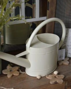 Metalen Gieter In Cream Met Sproeikop 5 Ltr, IB Laursen 6 Metalen Gieter In Cream Met Sproeikop 5 Ltr, IB Laursen -Mode-Woondecoratiewinkel metalen gieter in cream met sproeikop 5 ltr ib laursen 4
