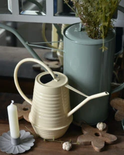 Metalen Gieter In Zacht Geel 0.95 Liter, IB Laursen