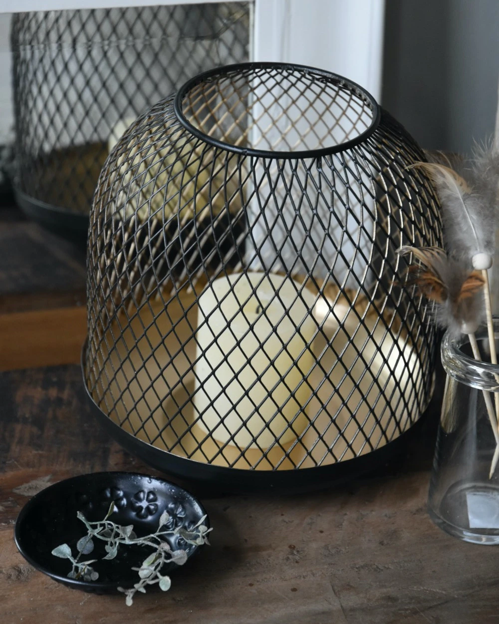 Metalen windlicht met ruit-effect zwart met goud kleurig binnenwerk Metalen Windlicht Met Ruit-effect Zwart Met Goud Kleurig Binnenwerk -Mode-Woondecoratiewinkel metalen windlicht met ruit effect zwart met goud kleurig binnenwerk 5