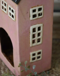 Nyhavn Pakhuis Theelicht Roze Met Zwart Dak En Schoorsteen, IB Laursen -Mode-Woondecoratiewinkel nyhavn pakhuis theelicht roze met zwart dak en schoorsteen ib laursen 2