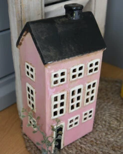 Nyhavn Pakhuis Theelicht Roze Met Zwart Dak En Schoorsteen, IB Laursen -Mode-Woondecoratiewinkel nyhavn pakhuis theelicht roze met zwart dak en schoorsteen ib laursen 6