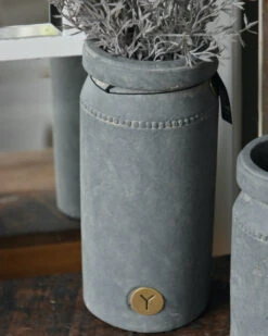 Pot Aardewerk Majestic Grijs Met Sierrandje En Kraag XL, Brynxz -Mode-Woondecoratiewinkel pot aardewerk majestic grijs met sierrandje en kraag xl brynxz 5