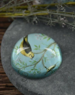 Presse Papier Met Vogels Op Tak In Pastel Blauw -Mode-Woondecoratiewinkel presse papier met vogels op tak in pastel blauw 2