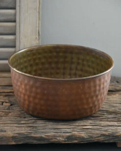 Rond Metalen Schaal Met 'bobbel' Structuur, Groot -Mode-Woondecoratiewinkel rond metalen schaal met bobbel structuur groot 2