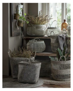 Ronde Mand Met Opgewerkte Structuur Middel Met Handvaten, IB Laursen -Mode-Woondecoratiewinkel ronde mand met opgewerkte structuur middel met handvaten ib laursen 7