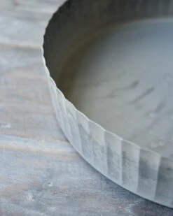 Ronde Zinken Schaal Met Hoge Schulp Rand, IB Laursen -Mode-Woondecoratiewinkel ronde zinken schaal met hoge schulp rand ib laursen 5