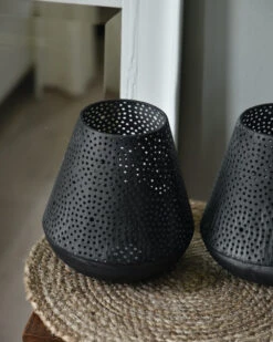 Taps Windlicht Met Ronde Gaatjes In Cirkel Patroon -Mode-Woondecoratiewinkel taps windlicht met ronde gaatjes in cirkel patroon 3