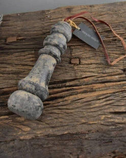 Toefhanger - Klos Verouderd Grijs -Mode-Woondecoratiewinkel toefhanger klos verouderd grijs 2