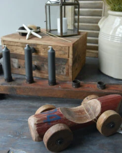 Unieke Rode Auto Van Hout Met Blauw Nr 94, IB Laursen -Mode-Woondecoratiewinkel unieke rode auto van hout met blauw nr 94 ib laursen 3