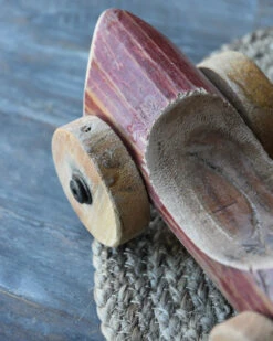 Unieke Rode Auto Van Hout Met Blauw Nr 94, IB Laursen -Mode-Woondecoratiewinkel unieke rode auto van hout met blauw nr 94 ib laursen 4