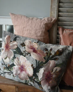 Velours Kussen Met Pastel Kleurige Bloemen Rechthoekig -Mode-Woondecoratiewinkel velours kussen met pastel kleurige bloemen rechthoekig 5