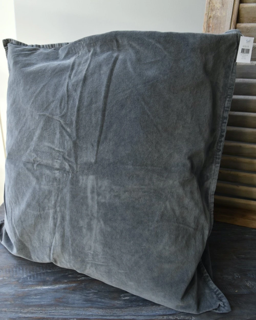 Velours 'thunder grey' vierkante kussenhoes, IB Laursen Velours 'thunder Grey' Vierkante Kussenhoes, IB Laursen -Mode-Woondecoratiewinkel velours thunder grey vierkante kussenhoes ib laursen 1 3