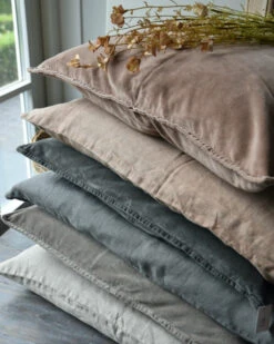 Velours 'thunder Grey' Vierkante Kussenhoes, IB Laursen 6 Velours 'thunder Grey' Vierkante Kussenhoes, IB Laursen -Mode-Woondecoratiewinkel velours thunder grey vierkante kussenhoes ib laursen 1 4