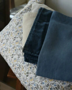 Vierkant Velours Kussen Fog, IB Laursen -Mode-Woondecoratiewinkel vierkant velours kussen fog ib laursen 7