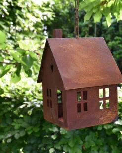 Vogel Voeder Huisje Van Roest Metaal Aan Ketting -Mode-Woondecoratiewinkel vogel voeder huisje van roest metaal aan ketting 2