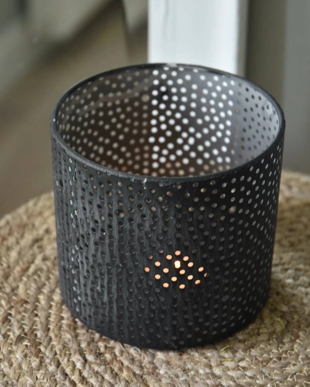 Windlicht van metaal met ronde gaatjes cirkel patroon Windlicht Van Metaal Met Ronde Gaatjes Cirkel Patroon -Mode-Woondecoratiewinkel windlicht van metaal met ronde gaatjes cirkel patroon 1