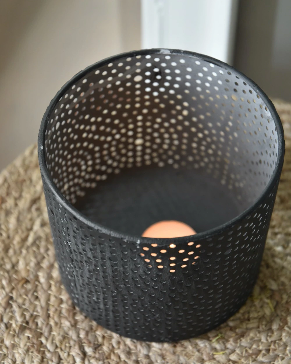 Windlicht van metaal met ronde gaatjes cirkel patroon Windlicht Van Metaal Met Ronde Gaatjes Cirkel Patroon -Mode-Woondecoratiewinkel windlicht van metaal met ronde gaatjes cirkel patroon 3