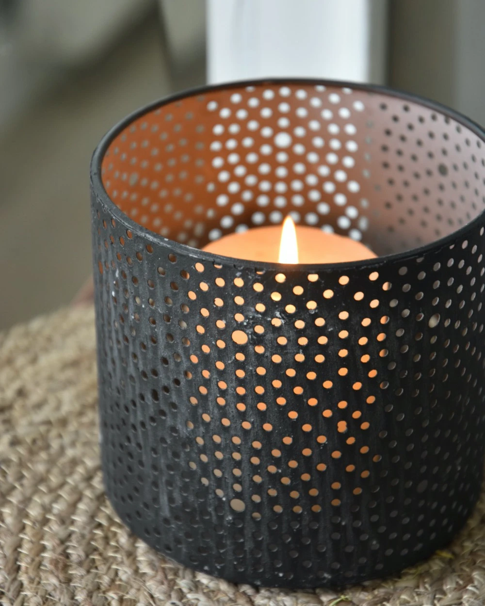 Windlicht van metaal met ronde gaatjes cirkel patroon Windlicht Van Metaal Met Ronde Gaatjes Cirkel Patroon -Mode-Woondecoratiewinkel windlicht van metaal met ronde gaatjes cirkel patroon
