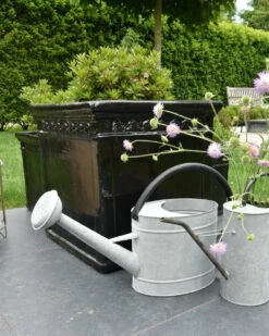 Zinken Gieter Met Zwart Handvat, IB Laursen 4 Zinken Gieter Met Zwart Handvat, IB Laursen -Mode-Woondecoratiewinkel zinken gieter met zwart handvat ib laursen 2