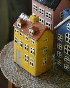 Zonnig Geel Theelicht Pakhuis Met Dakkapellen Nyhavn, IB Laursen -Mode-Woondecoratiewinkel zonnig geel theelicht pakhuis met dakkapellen nyhavn ib laursen 2