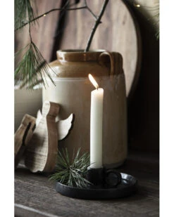 Zwarte Aardewerk Kandelaar Met Oor, IB Laursen -Mode-Woondecoratiewinkel zwarte aardewerk kandelaar met oor ib laursen 2