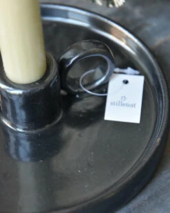 Zwarte Aardewerk Kandelaar Met Oor, IB Laursen -Mode-Woondecoratiewinkel zwarte aardewerk kandelaar met oor ib laursen 6