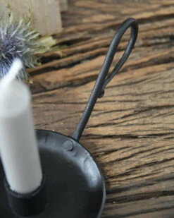 Zwarte Metalen Kandelaar Met Oor, IB Laursen -Mode-Woondecoratiewinkel zwarte metalen kandelaar met oor ib laursen 4